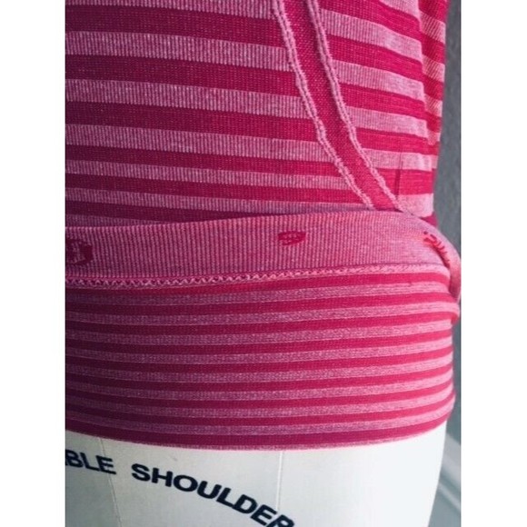 EUC LULULEMON Run Swiftly Heathered Berry Rumble Stripe Short Sleeve Top Size 6 - Picture 5 of 5